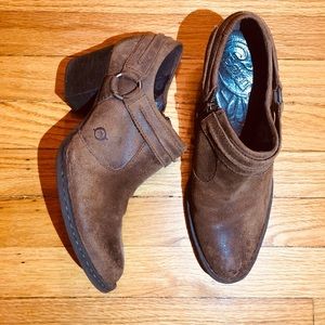Super cute Born taupe ankle boots